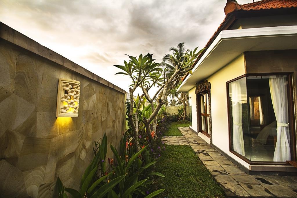 Ubud Lestari Villa Exterior photo